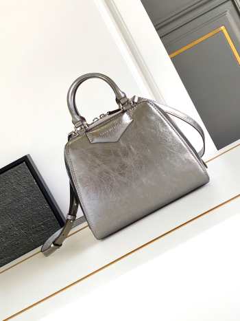 Uubags Givenchy Mini Antigona Cube bag in silver laminated lambskin 13x19x22cm