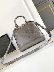 Uubags Givenchy Mini Antigona Cube bag in silver laminated lambskin 13x19x22cm - 3