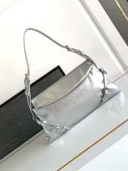 Uubags Givenchy P'tit Voyou leather shoulder bag in silver metallic 32x15x9.5cm - 1