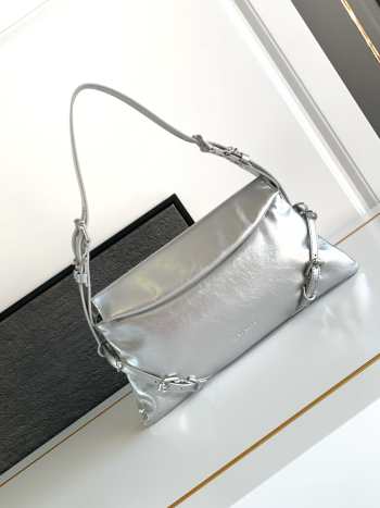 Uubags Givenchy P'tit Voyou leather shoulder bag in silver metallic 32x15x9.5cm