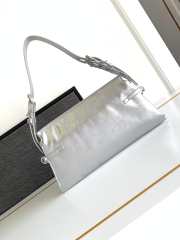 Uubags Givenchy P'tit Voyou leather shoulder bag in silver metallic 32x15x9.5cm - 6