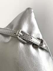 Uubags Givenchy P'tit Voyou leather shoulder bag in silver metallic 32x15x9.5cm - 3