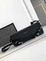 Uubags Givenchy Voyou Roller bag in black grained leather 25x10x13cm - 1