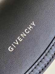 Uubags Givenchy Voyou Roller bag in black grained leather 25x10x13cm - 2
