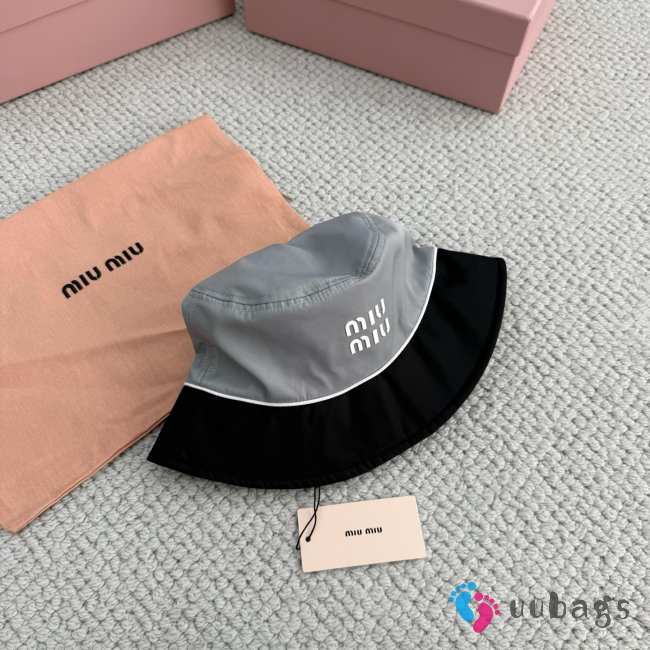 Uubags Miu Miu Two-Toned Bucket Hat in Grey - 1