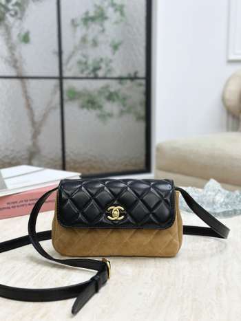Uubags Chanel suede flap bag black sheepskin and beige suede 11.5x19.5x5cm