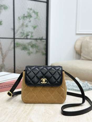 Uubags Chanel small suede flap bag black sheepskin and beige suede 18.5x15x5cm