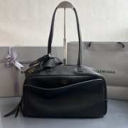 Uubags Balenciaga Carrie Bowling bag in black calfskin with aged silver hardware 36x16x18.7cm - 1