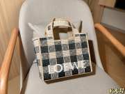 Uubags Loewe Font tote in raffia bag natural/black 30x24x13cm - 1