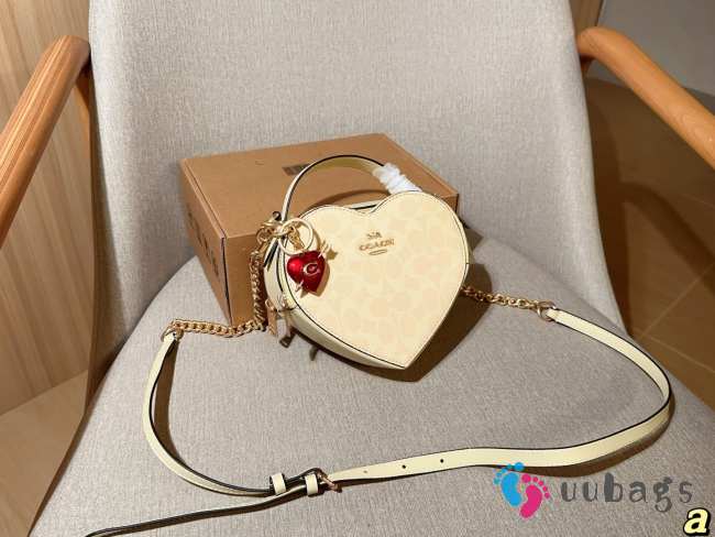 Uubags Coach Heart Crossbody Bag In Signature Canvas 3 18x15cm - 1