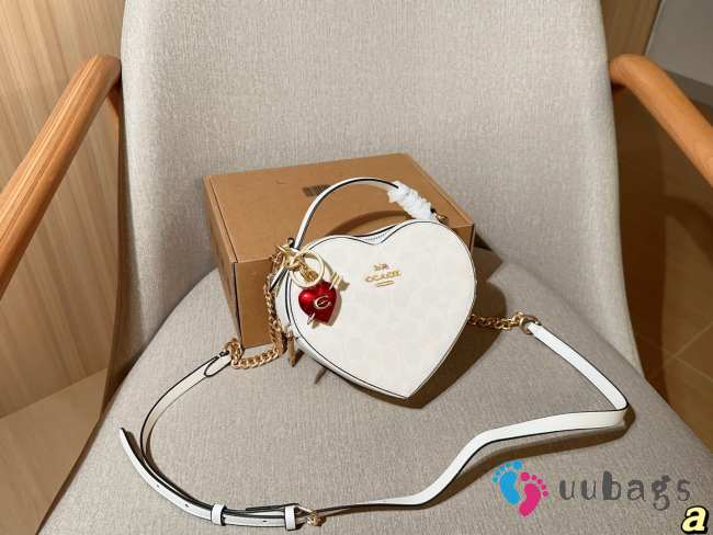 Uubags Coach Heart Crossbody Bag In Signature Canvas 5 18x15cm - 1