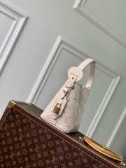 Uubags Louis Vuitton M25673 All In BB Bag Dream Cream Color 16x18x12cm - 2