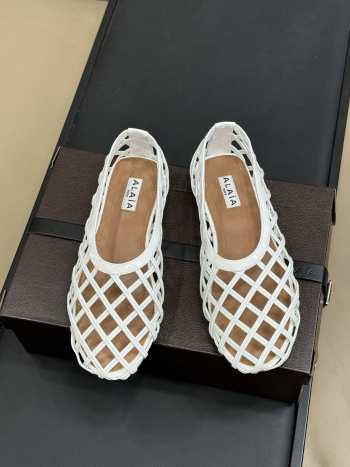 Uubags Alaia Grege Cage Ballet Flats In White Patent Calfskin