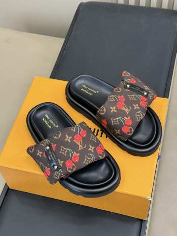 Uubags Louis Vuitton Cherry monogram slippers 01