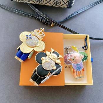 Uubags Louis Vuitton Vivienne Keychain 