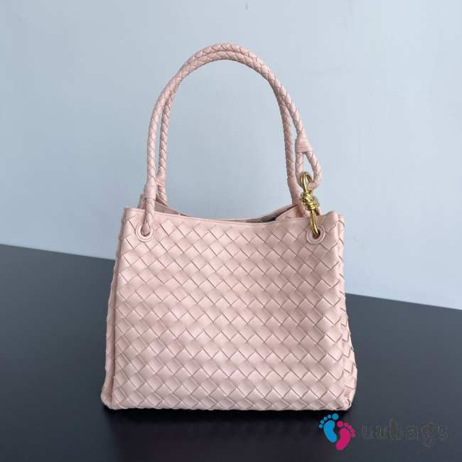 Uubags Bottega Veneta Large Parachute intrecciato leather bag in pink 30x26x20cm - 1