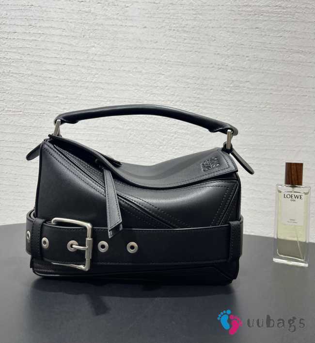 Uubags Loewe small Puzzle Biker bag in black shiny calfskin 16.5x24x10.5cm - 1