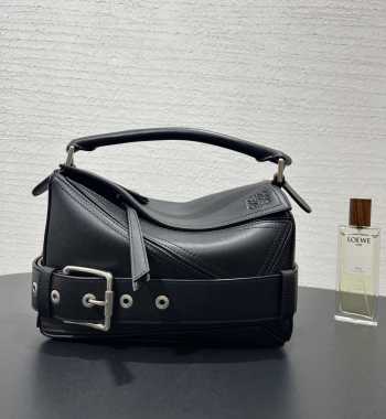 Uubags Loewe small Puzzle Biker bag in black shiny calfskin 16.5x24x10.5cm