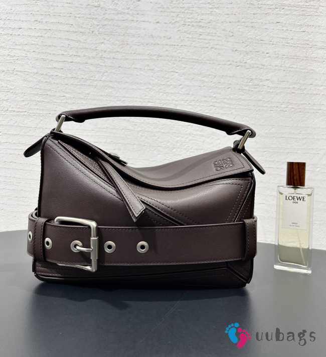 Uubags Loewe small Puzzle Biker bag in dark brownie shiny calfskin 16.5x24x10.5cm - 1