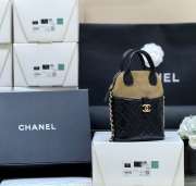 Uubags Chanel Clutch With Chain Suede, Sheepskin & Gold Metallic Black & Beige 18x17x6cm - 6
