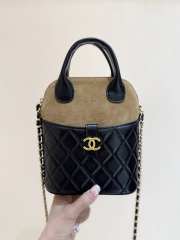 Uubags Chanel Clutch With Chain Suede, Sheepskin & Gold Metallic Black & Beige 18x17x6cm - 4