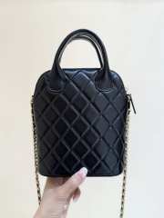 Uubags Chanel Clutch With Chain Suede, Sheepskin & Gold Metallic Black & Beige 18x17x6cm - 5
