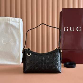 Uubags Gucci Emblem small shoulder bag black GG embossed leather 22x14x8cm