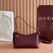 Uubags Gucci Emblem small shoulder bag red GG embossed leather 22x14x8cm - 1