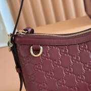 Uubags Gucci Emblem small shoulder bag red GG embossed leather 22x14x8cm - 2