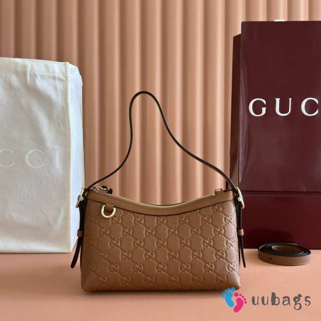 Uubags Gucci Emblem small shoulder bag brown GG embossed leather 22x14x8cm - 1