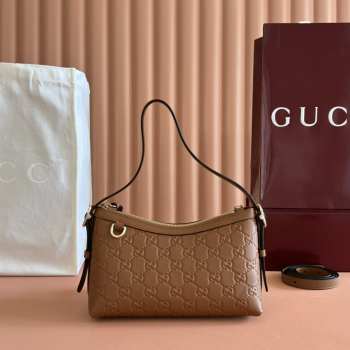 Uubags Gucci Emblem small shoulder bag brown GG embossed leather 22x14x8cm