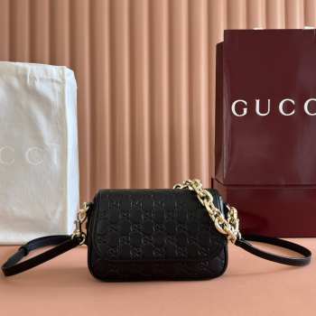Uubags Gucci emblem small black embossed GG leather bag 20.5x13x7cm