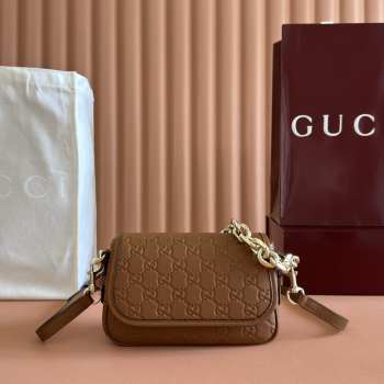 Uubags Gucci emblem small brown embossed GG leather bag 20.5x13x7cm