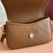 Uubags Gucci emblem small brown embossed GG leather bag 20.5x13x7cm - 2