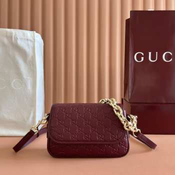 Uubags Gucci emblem small red embossed GG leather bag 20.5x13x7cm