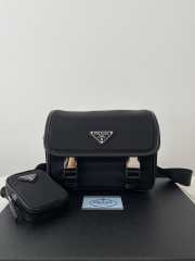 Uubags Prada 1BD334 Re-Nylon and Saffiano leather bag in black 22x16x8.5cm - 1