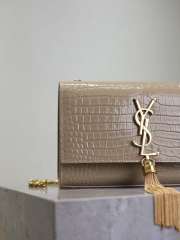 Uubags YSL Beige Kate Small Classic Tassel Clutch in Crocodile Embossed Bag 20x13.5x5.5cm - 2