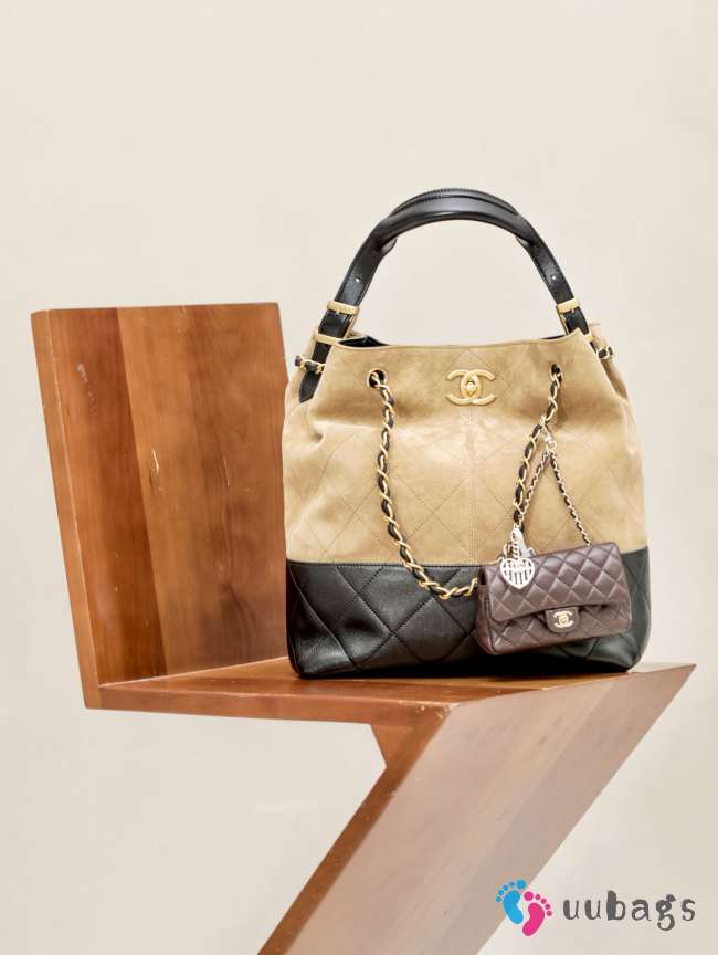 Uubags Chanel Shopping Bag Suede Calfskin, Shiny Lambskin & Gold-Tone Metal Beige & Black 33x29x11cm - 1