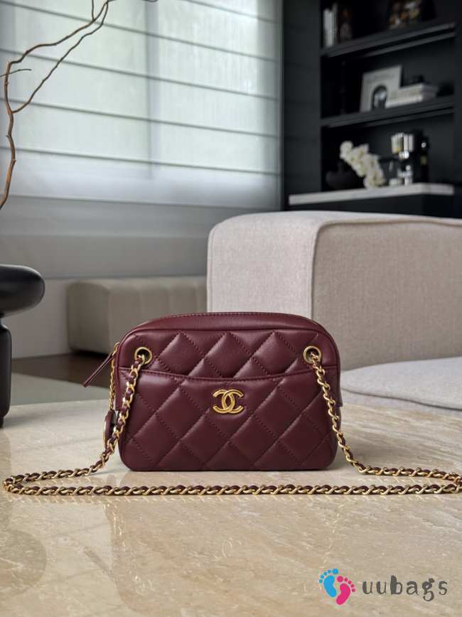 Uubags Chanel shiny lambskin quilted mini camera case burgundy 12x18x7cm - 1