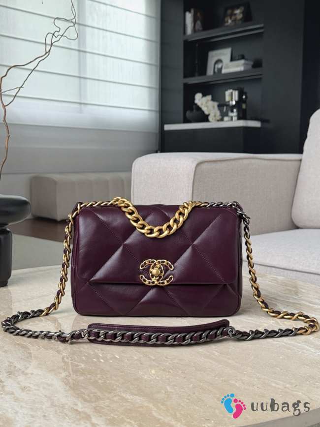 Uubags Chanel 19 Bag Burgundy Shiny Lambskin, Gold-Tone, Silver-Tone & Ruthenium-Finish Metal 16x26x9cm - 1