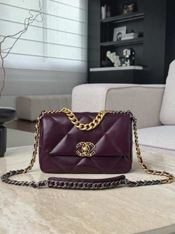 Uubags Chanel 19 Bag Burgundy Shiny Lambskin, Gold-Tone, Silver-Tone & Ruthenium-Finish Metal 16x26x9cm