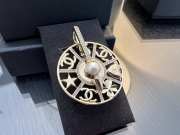 Uubags Chanel Strass spinning wheel pin brooch with Crystal / pearl Light Gold tone - 1
