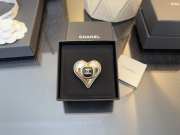 Uubags Chanel 2021K Golden Tone Heart Metal Brooch With CC Logo Black - 6