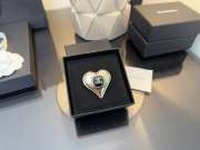 Uubags Chanel 2021K Golden Tone Heart Metal Brooch With CC Logo Black - 4