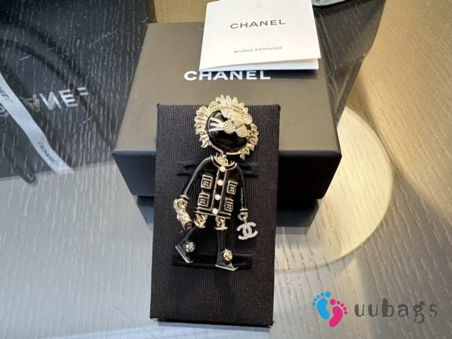 Uubags Chanel Lion CC Logo Black Jacket Gold Pin Brooch - 1