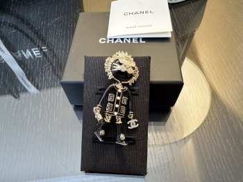 Uubags Chanel Lion CC Logo Black Jacket Gold Pin Brooch