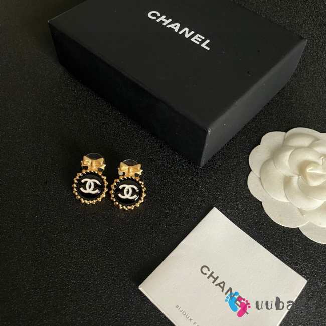 Uubags Chanel Coco Mark Circle Ribbon Motif Stud Earrings - 1