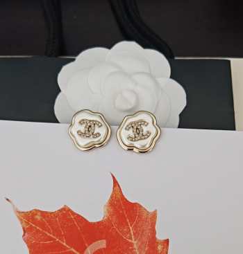 Uubags Chanel Stud Earrings Metal, Resin & Diamonds