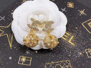 Uubags Chanel Gold Metal, Crystal And Pearl Disco Ball CC Drop Earrings