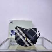 Uubags Burberry Medium Rocking Horse Bag in Black 19x6x16cm - 1